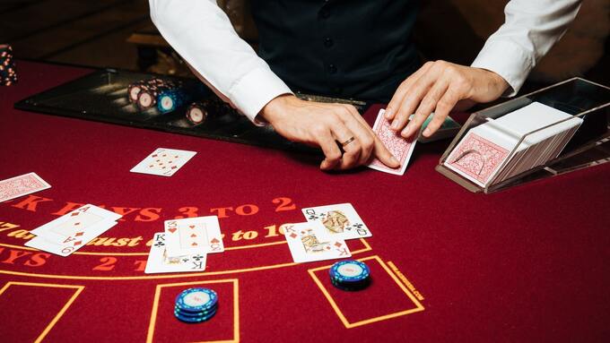 how-many-decks-of-cards-for-poker-moniqueshotkitchen